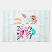 Funny Nurse Gezegde met Big Hypodermic Needle Theedoek (Horizontaal)