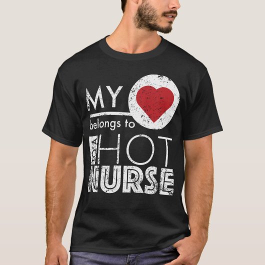 Funny Nurse Spouse Love Nurse Heart behoort tot T-shirt (Voorkant)