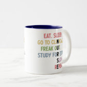 Funny Nursing School student Future Nurse Gifts Tweekleurige Koffiemok (Voorkant rechts)
