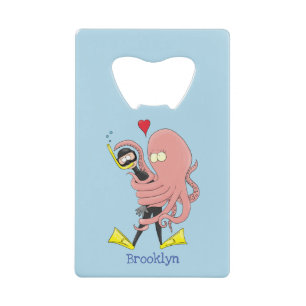 Funny octopus hugs diver cartoon humor creditkaart flessenopener