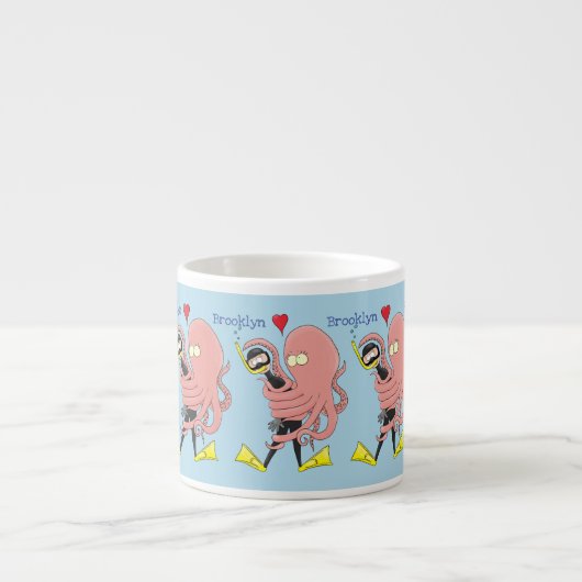 Funny octopus hugs diver cartoon humor espresso kop (Voorkant)