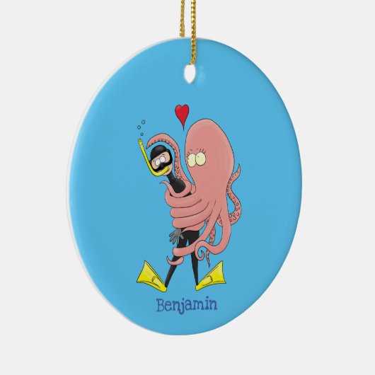 Funny octopus hugs diver cartoon humor keramisch ornament (Rechts)