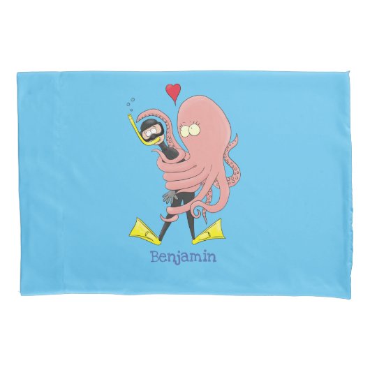 Funny octopus hugs diver cartoon humor kussensloop (Voorkant)