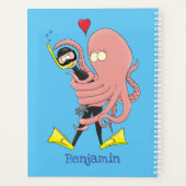 Funny octopus hugs diver cartoon humor planner (Achterkant)