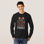 Funny Old Man Pickleball Paddle Gift T-shirt (Voorkant volledig)