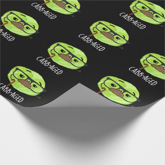 Funny Old Veggie Cabbage Pun Dark BG Cadeaupapier (Hoek)