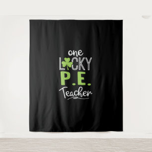 Funny One Lucky P.E. Teacher Shirt St Patricks Day Wandkleed