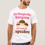 Funny Orthopedie chirurg T-shirt<br><div class="desc">Geef een medewerker, familielid of vriend een schattige orthopedische chirurgische mok. Onze orthopedische chirurg mokken maken ook een geweldig cadeauidee voor een orthopedisch chirurg. U kunt het ontwerphulpmiddel gebruiken om met een douanenaam ook te personaliseren.</div>