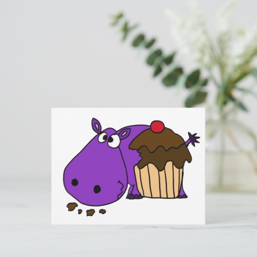 Funny Paars Hippo Eating Cupcake Briefkaart (Staand voorkant)