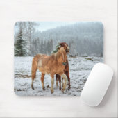 Funny Palomino & Red Dun Ranch Horses op sneeuw Muismat (Met muis)