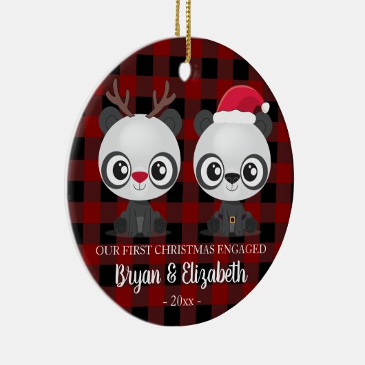 Funny Pandas eerste Kerstmis met rode vleid Keramisch Ornament (Rechts)