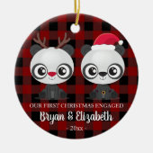 Funny Pandas eerste Kerstmis met rode vleid Keramisch Ornament (Voorkant)
