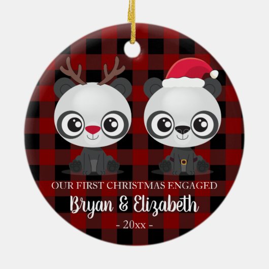 Funny Pandas eerste Kerstmis met rode vleid Keramisch Ornament (Achterkant)