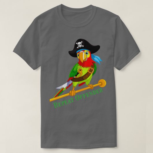 Funny Parrot Pirate Repat Offender T-shirt (Design voorkant)