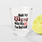 Funny Party houdt mijn wijn vast terwijl ik Kus Bo Shot Glas (Voorkant)