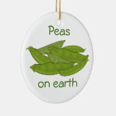Funny Peas-kerstsiererwten op Aarde Aangepast Keramisch Ornament (Rechts)