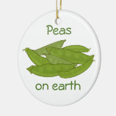 Funny Peas-kerstsiererwten op Aarde Aangepast Keramisch Ornament (Links)