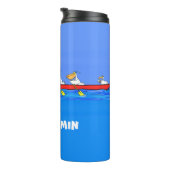 Funny pelicans rowing cartoon illustratie thermosbeker (Geroteerd rechts)