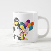 Funny penguin and clown cartoon grote koffiekop (Rechts)