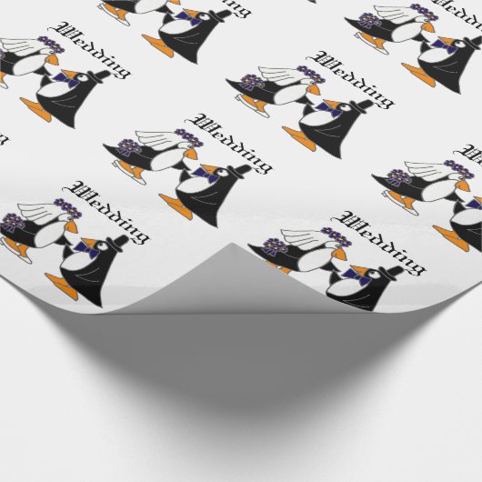 Funny Penguin Bride en Groom Wedding Cartoon Cadeaupapier (Hoek)