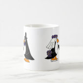 Funny Penguin Bride en Groom Wedding Cartoon Koffiemok (Center)