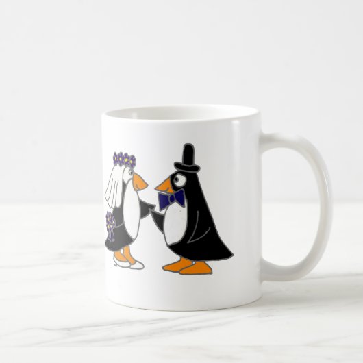 Funny Penguin Bride en Groom Wedding Cartoon Koffiemok (Rechts)