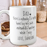 Funny Personalized Dog Dad Koffiemok<br><div class="desc">Verrassend dat de hond pap voor zijn verjaardag is of voor elke gelegenheid met deze superschattige mok van de hond pap. Papa ... Er is niemand die ik liever aan mijn kant zou hebben, onhandig wachtend terwijl ik poop. Maakt een perfect cadeau van de hond! Personaliseer je met de naam...</div>