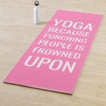 Funny Personalized Pink Exercise Yogamat<br><div class="desc">Funny yoga mat in roze,  die kan worden veranderd in elke kleur,  met het gezegde "yoga omdat het prikken van mensen wordt genegeerd".</div>