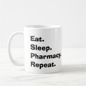 Funny Pharmacist geeft "Eat, Sleep, Pharmacy..." Koffiemok (Links)