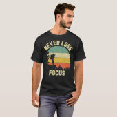 Funny Photographer Shirt Camera Never Lose Focus P (Voorkant volledig)