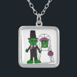 Funny Pickle Bride en Groom Wedding Art Zilver Vergulden Ketting<br><div class="desc">Geweldige leuke bruid en groom pickle bruiloft origineel kunstontwerp.  Kan douanetekst ook toevoegen en achtergrondkleur veranderen wanneer het opdracht geven tot van.</div>