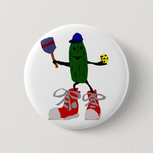 Funny Pickle Holding Pickleball en Paddle Ronde Button 5,7 Cm (Voorkant)