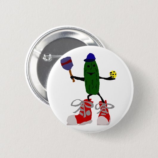 Funny Pickle Holding Pickleball en Paddle Ronde Button 5,7 Cm (Voorkant /achterkant)