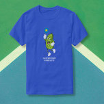 Funny Pickle Pickleball Custom Text T-shirt<br><div class="desc">Het perfecte shirt voor een pickleball fanaticus. Het ontwerp is voorzien van een pekeltje dat met pickleball speelt. Voeg douanetekst toe om te personaliseren of te schrappen.</div>
