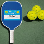 Funny Pickleball Mijn naam is bestemd voor Pickleb Pickleball Paddle<br><div class="desc">Als je pickleball speelt,  weet je dat de sport verslavend kan zijn. Deze grappige Pickleball Paddle luidt: "Hallo,  mijn naam is (douanenaam) en ik heb een pickleball-probleem. Al je pickleball vrienden zullen dit volledig begrijpen. Verander gemakkelijk de tekst en achtergrondkleur om te personaliseren.</div>