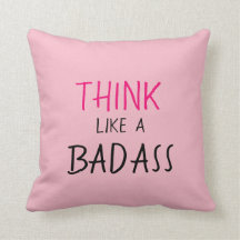 FUNNY PILLOW_GIRLY "DENK ALS EEN BADASS"