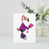 Funny Pink Flamingo Plays Pickleball Cartoon Briefkaart (Staand voorkant)