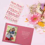 Funny Pink Yelling bij mam Typografie Moederdag Kaart<br><div class="desc">Deze grappige en eenvoudige Moederdag kaart is perfect voor elke moeder. Het bevat een leuke typografie met verschillende woorden voor het roepen van "mama". Het kleurenschema omvat diverse schaduwen van roze. Op de binnenkant is een foto van moeder en haar kind/s en aanpasbaar bericht te vinden. ***BELANGRIJKE NOTA VAN HET...</div>