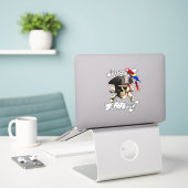 Funny Pirate geeft de macht over Sticker (Laptop op bureau)