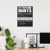Funny Pistool Store Sign. "Attentie Idiots" Poster (Thuiskantoor)