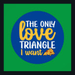 Funny Pizza Pun Love Triangle Kitchen Typografie Poster<br><div class="desc">Kleurrijke typografische kunst met retro- en levendige kleuren. Grappig bont en citaat over eten, koken, bakken en dineren. Perfecte decoratie voor uw keuken, diner, café, bakkerij of restaurant. De achtergrondkleur (de cirkel en het vierkant) is klantgericht via het Hulpmiddel van het Ontwerp.</div>