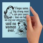 Funny Pro Choice Retro Feministische politieke Car Briefkaart<br><div class="desc">Funny Pro Choice Retro Feminist Politiek briefkaart in het blauw. Een mooi politiek humor cadeau dat twee vrouwen de regering vertellen: blijf uit mijn baarmoeder. Anti-Trump, anti-GOP hilarisch pro-choice statement over vrouwenrechten op gezondheidszorg en om te kiezen dat luidt: "Ik hoop dat we met een paar grote, sterke mannen een...</div>