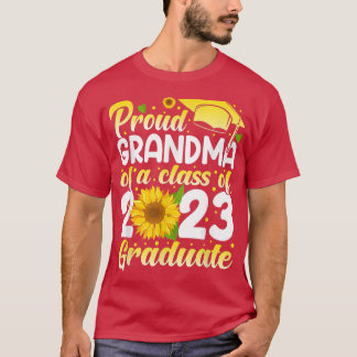 Funny Proud Grandma van A 2023 Afstuderen klasse 2 T-shirt