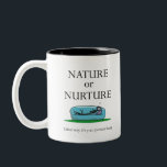Funny Psychology Natuur of Nurture Parent's Fault Tweekleurige Koffiemok<br><div class="desc">Grappig psychologisch geschenk voor psycholoog,  psychologische leraar of psycholoog-majoor. Ideaal voor therapeut of voor iedereen die psychoanalyse gebruikt. Design zegt: Natuur of verzorging. Hoe dan ook is het de schuld van je ouders</div>