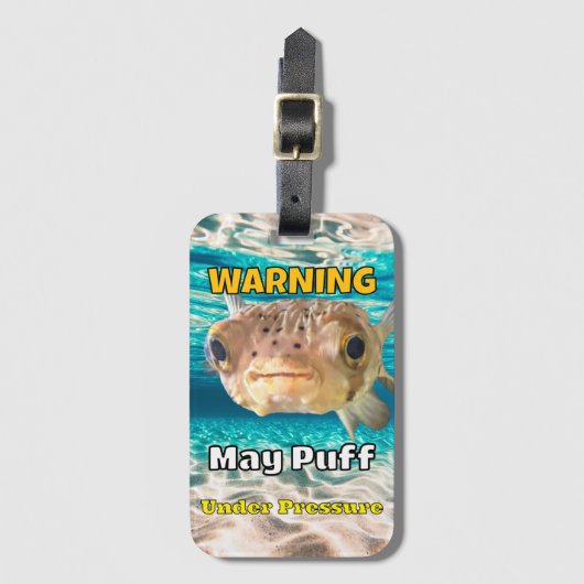 Funny Puffer Fish Warning: May Puff Under Pressure Bagagelabel (Voorkant (verticaal))