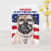 Funny Pug Dog en Vlag Militaire Dag Kaart (Gele Bloem)