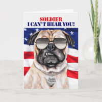 Funny Pug Dog en Vlag Militaire Dag