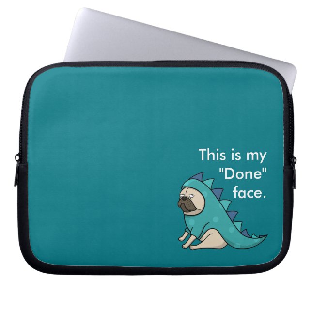Funny Pug Dog Pugasaurus is "Gedaan" Laptop Sleeve (Voorkant)
