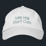 Funny Quote Lake Hair geeft geen Typografie Geborduurde Pet<br><div class="desc">Meer haar,  geen zorgen - grappig Gezegde in een  zee blauw blokschrift. Kan gepersonaliseerd zijn. Neem contact met me op met vragen of verzoeken.</div>