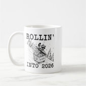 Funny Raccoon 2026 Snarky New Year, Rollin' 2025 I Koffiemok (Links)